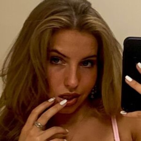 Lelainaperezz only fans pics