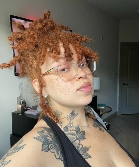 AHintOfRed porn only fans