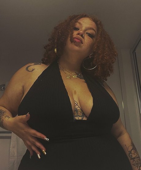 AHintOfRed onlyfans porn leak