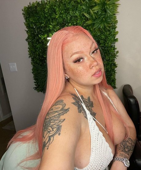 AHintOfRed onlyfans nide