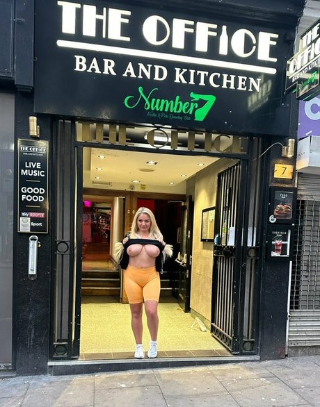 Lana Wolf onlyfans star