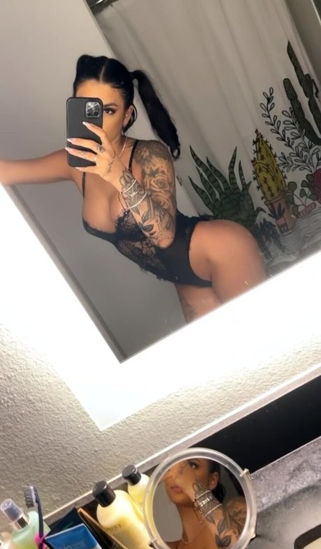 Gina Valentina nude onlyfans pics
