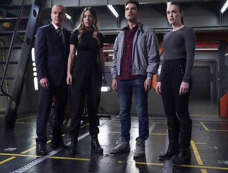 Elizabeth Henstridge onlyfans picture