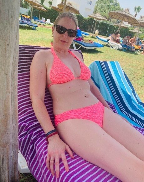 British SMALL MOM free onlyfans