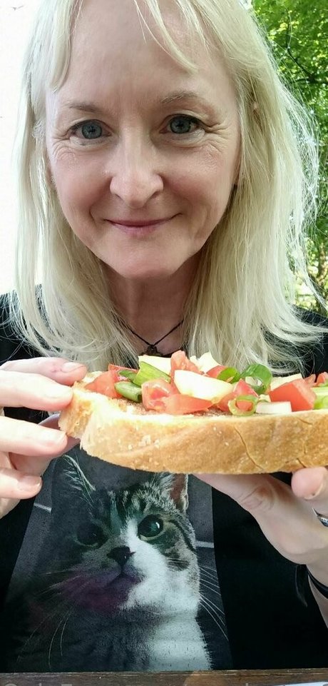 monicutex2 onlyfans striptease