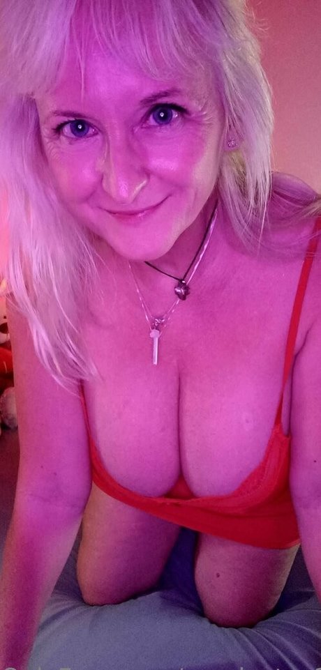 monicutex2 onlyfans naked