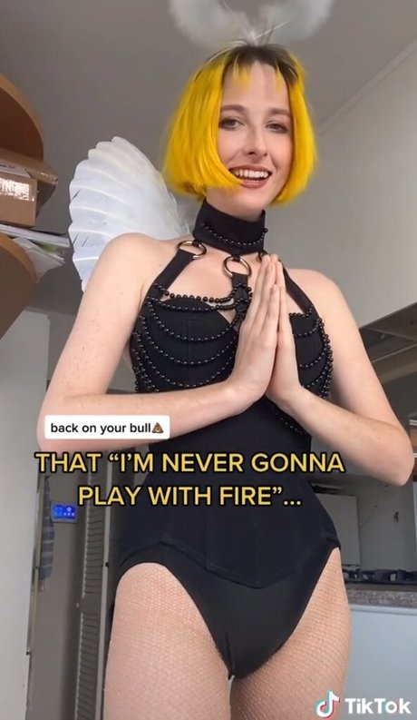 Tessa Violet onlyfans nudes leak