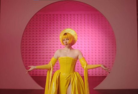 Tessa Violet onlyfans photos