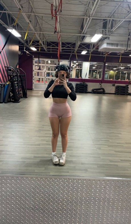 niaarellano onlyfans post