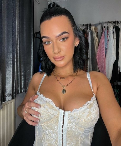 Louise Reid onlyfans model