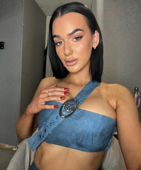 Louise Reid onlyfans porn nude