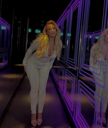 LAURA GOLD only fans nude