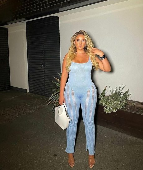 LAURA GOLD onlyfans model