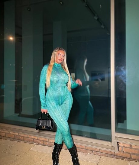 LAURA GOLD onlyfans naked pics