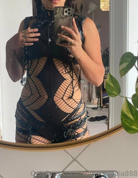 naughtynadia888 onlyfans nudes