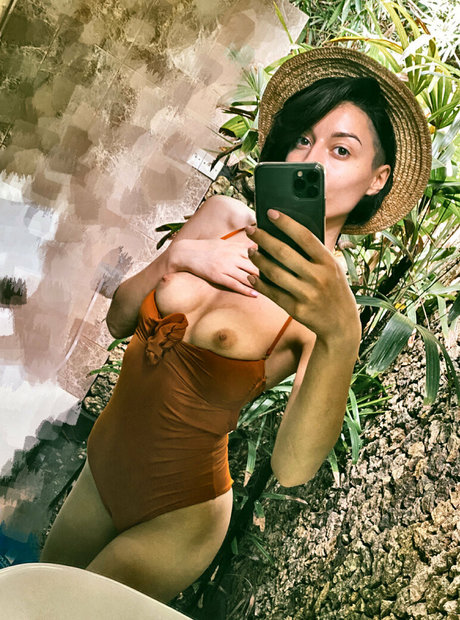 dorasexplorer only fans nude