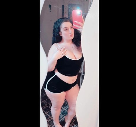 WhiteGirlRoseee nude onlyfans