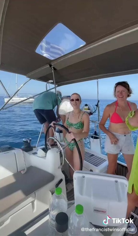 Rosyshimmer nude only fans