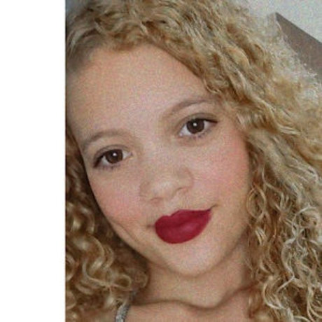 Yasmin Alves strip onlyfans