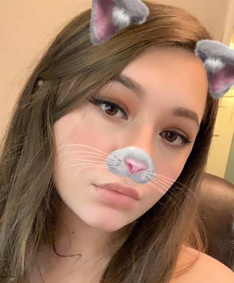 Bananabrea desnuda onlyfans