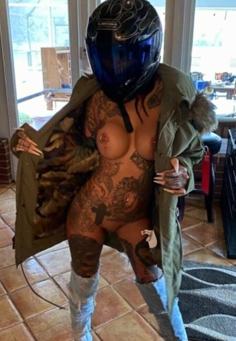 Amanda McNair onlyfans leak