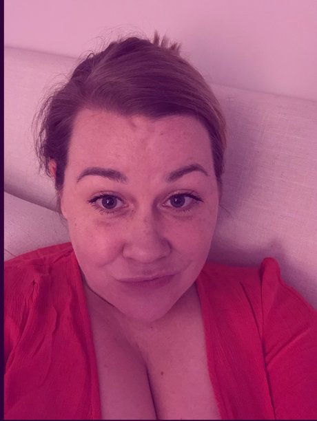 NotEverythinginKansasisFlat onlyfans pic