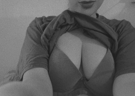 Paula Sanchez onlyfans boobs