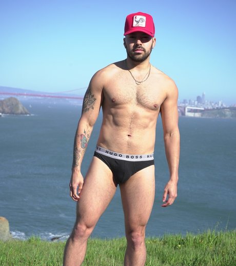 P A I S A only fans nudes