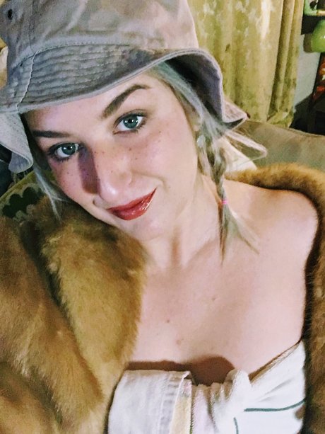 Poppy Coxxx onlyfans nude photos