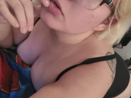 Pixie Kiss onlyfans leaked photos