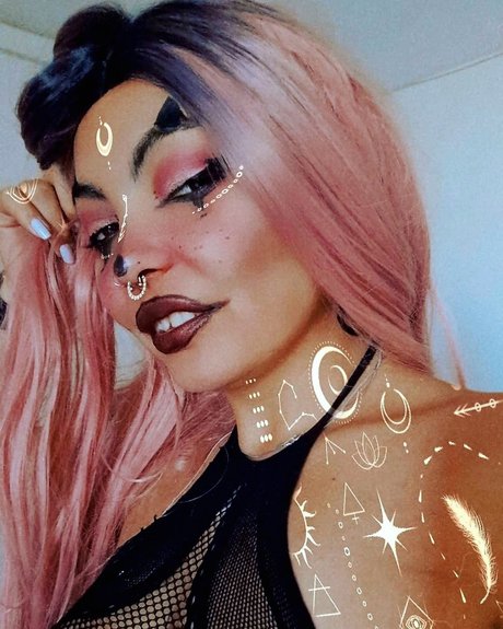 Pixie FREE_ onlyfans posts