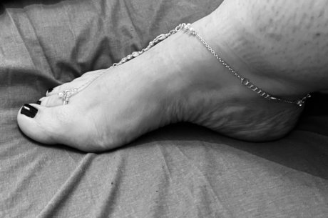 PixiePediPaws onlyfans strip tease