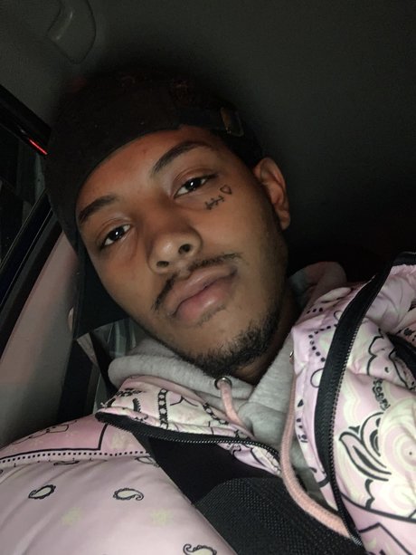 Pink Chanel Dior onlyfans porn leaks