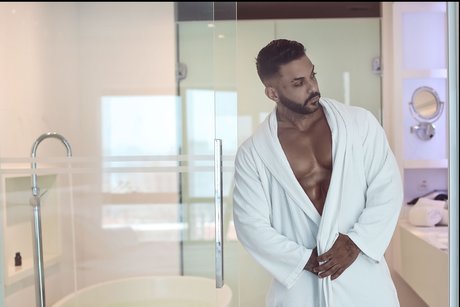 Yuri Petrone onlyfans content