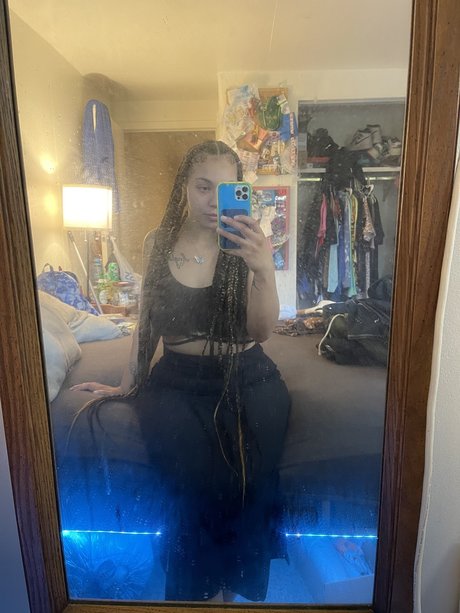 Peachie s PlayRoom onlyfans model photo