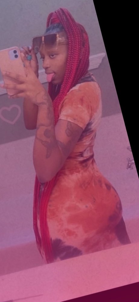 Quashaayy18 onlyfans boobs