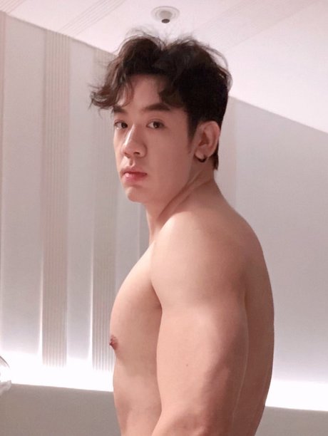 LEONG 68 nude on onlyfans