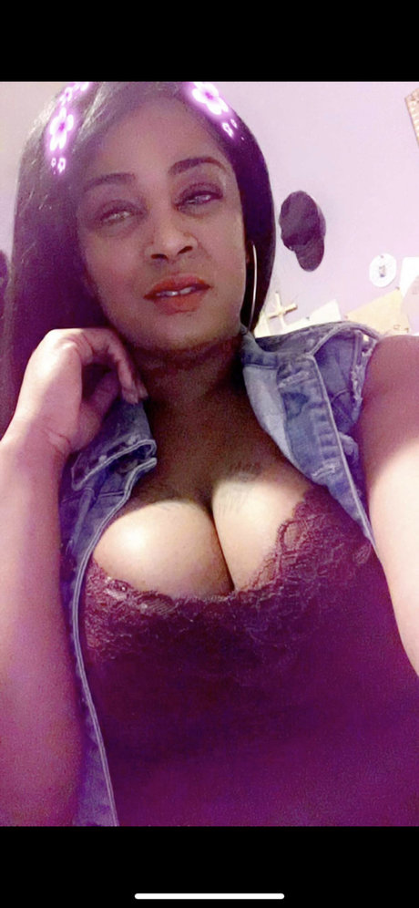 Prettyoneinmil onlyfans naked leaked