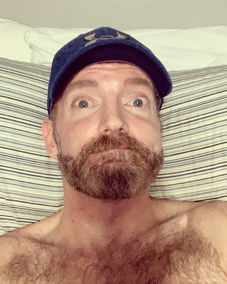 UrbanRedneckBear only fans nude