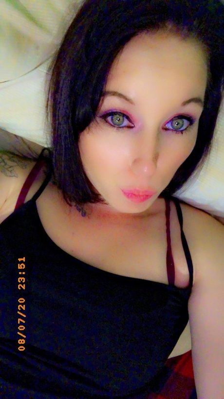 DANIELLE OFFORD nude on onlyfans