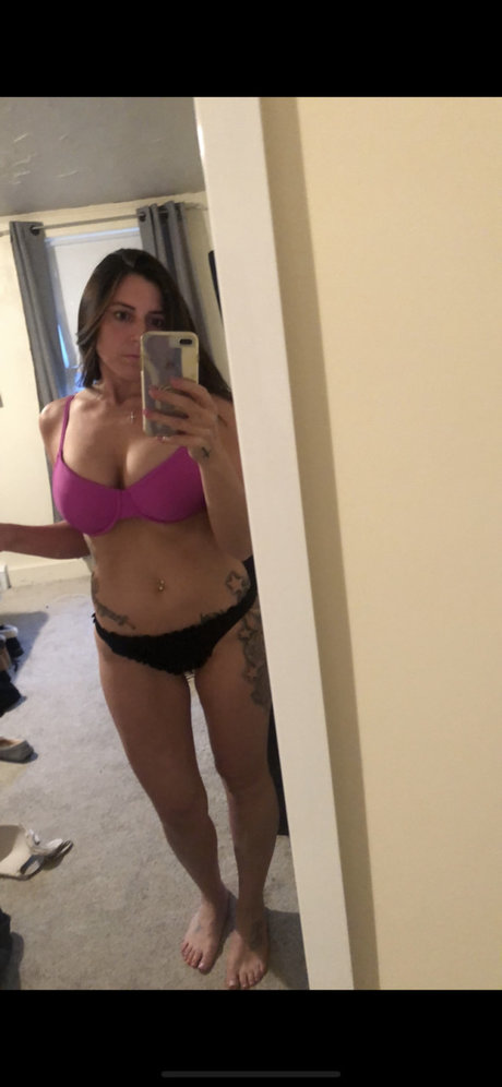 April Marie onlyfans free content