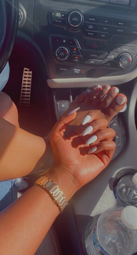 Arialeshea onlyfans strip tease