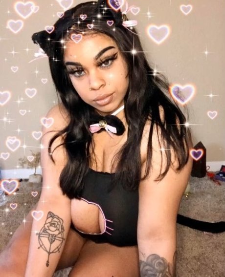 Mari The Hippie only fans nude leaks