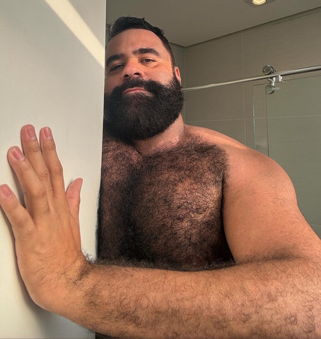 BearWoofBr nude onlyfans leaks