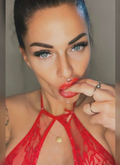 Maunika Cormier Samson onlyfans model photos