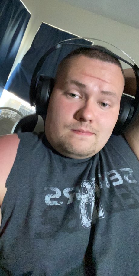 Matt B_ onlyfans tits