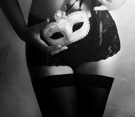 Miss Intrigue nude onlyfans leak