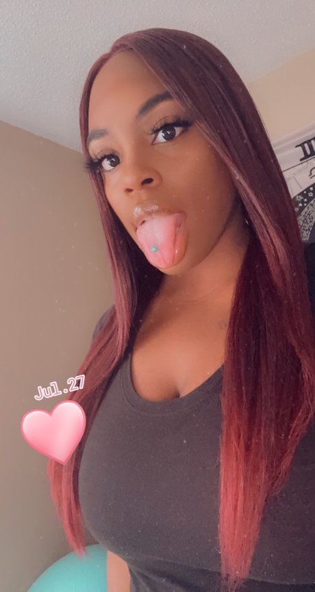 Cinnamon Kiss_ topless onlyfans