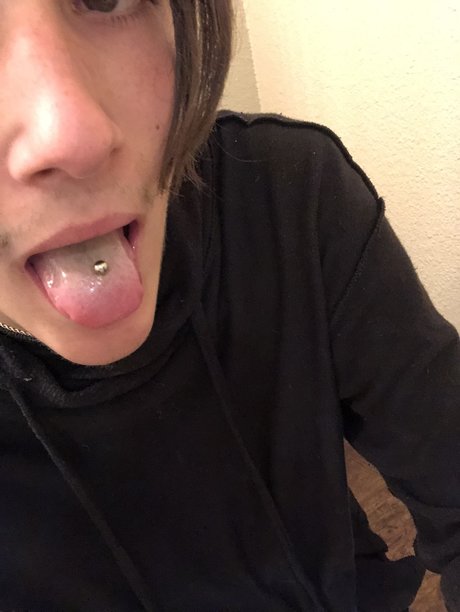 Michi Kinateder nude onlyfans leaks