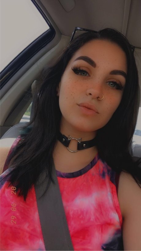 EmpressEri topless onlyfans